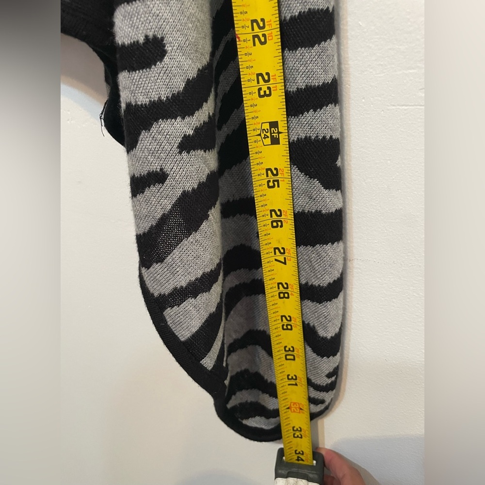 NY Collection Black and Gray Zebra Pattern Poncho - Picture 6 of 6